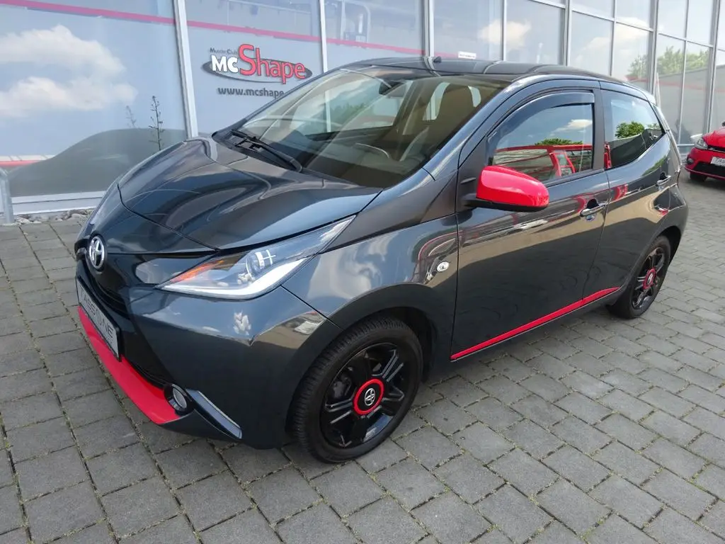 Photo 1 : Toyota Aygo X 2018 Petrol