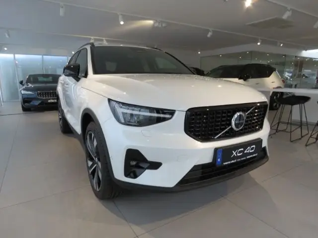 Photo 1 : Volvo Xc40 2023 Petrol