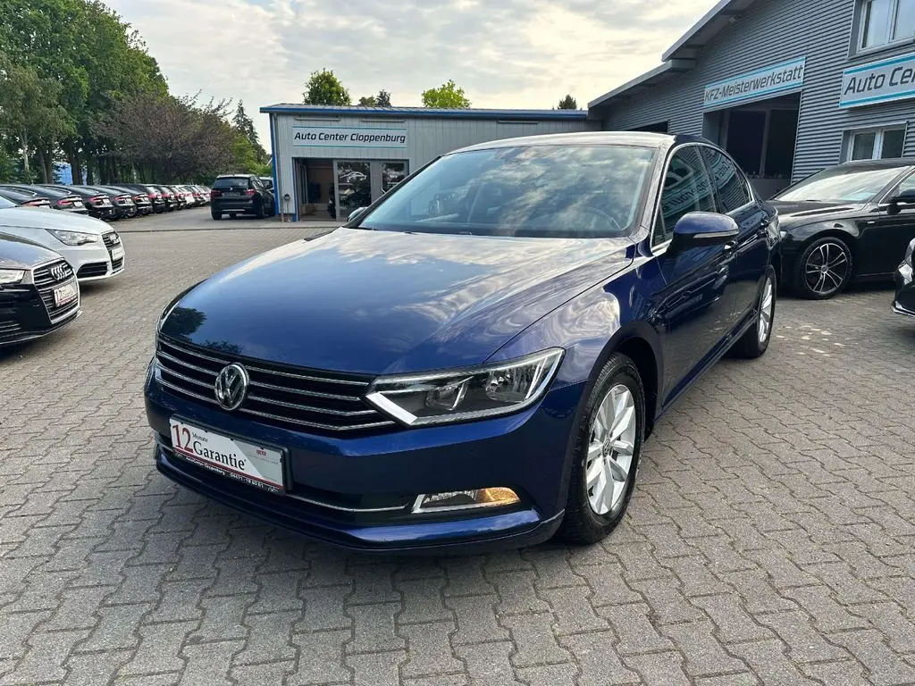 Photo 1 : Volkswagen Passat 2018 Petrol