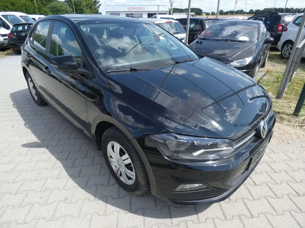 Photo 1 : Volkswagen Polo 2018 Petrol