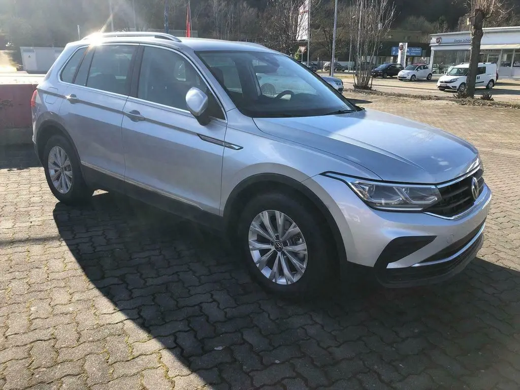 Photo 1 : Volkswagen Tiguan 2023 Petrol