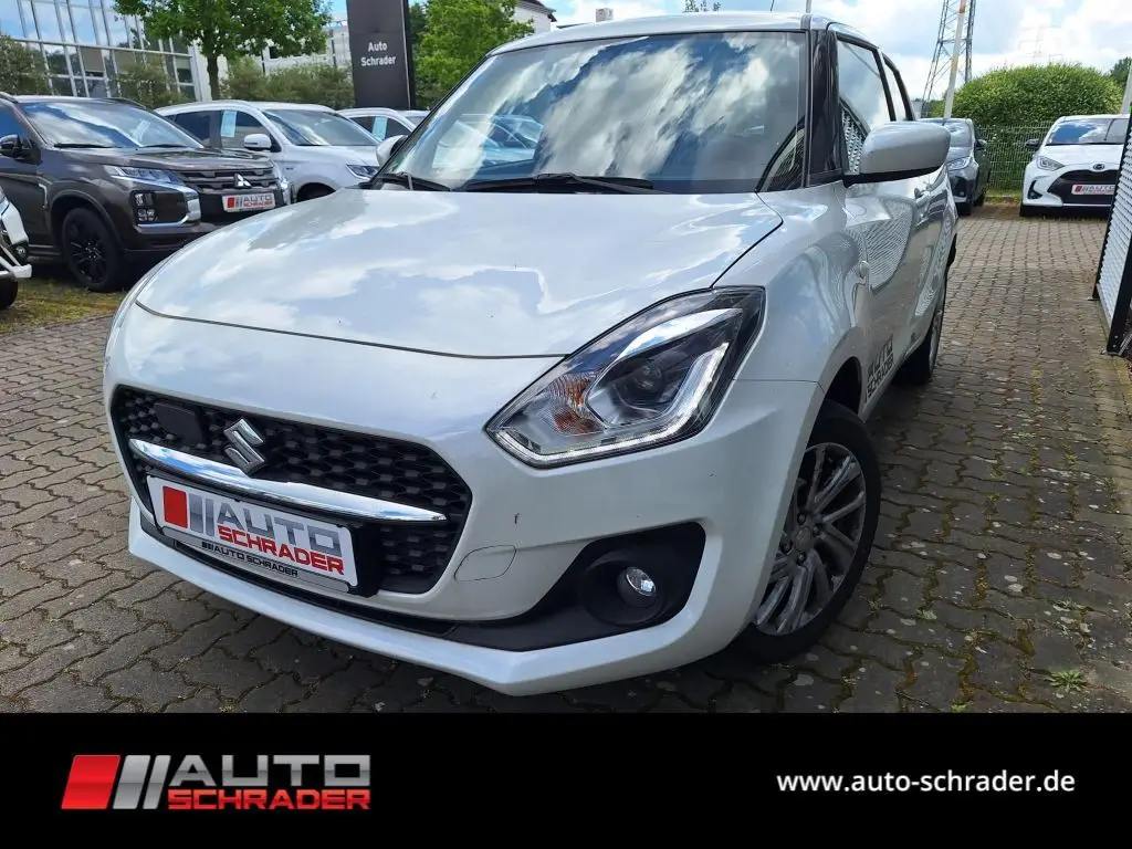 Photo 1 : Suzuki Swift 2023 Petrol