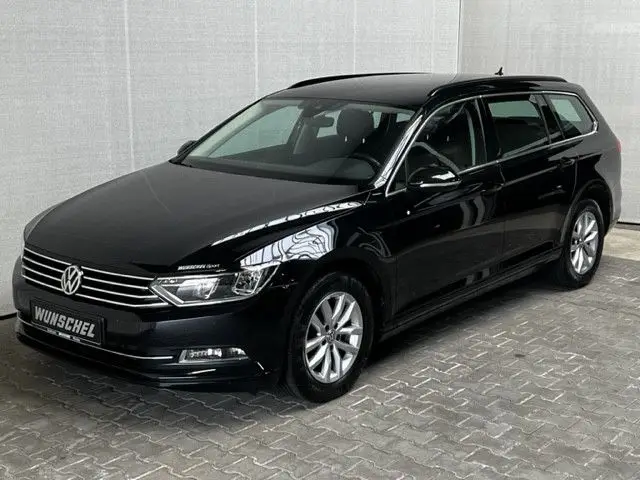 Photo 1 : Volkswagen Passat 2019 Petrol