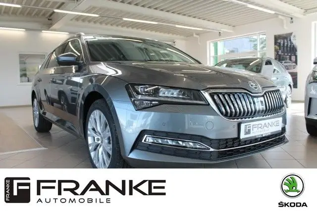 Photo 1 : Skoda Superb 2023 Petrol