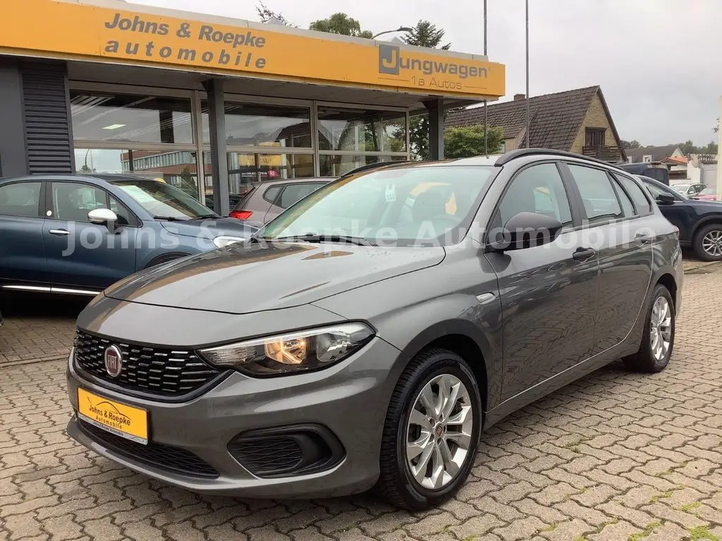 Photo 1 : Fiat Tipo 2018 Petrol