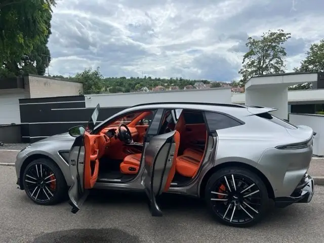 Photo 1 : Aston Martin Dbx 2023 Petrol