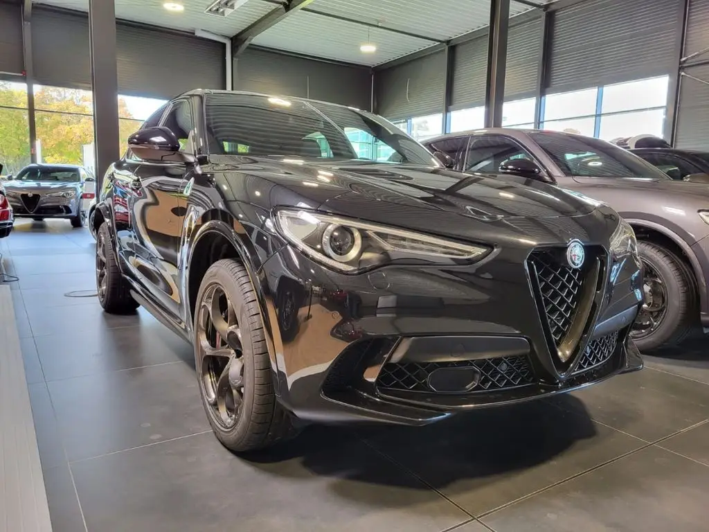 Photo 1 : Alfa Romeo Stelvio 2023 Petrol