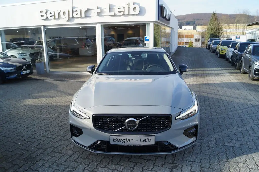 Photo 1 : Volvo S60 2024 Essence