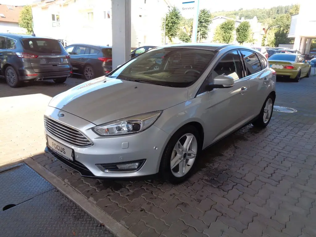 Photo 1 : Ford Focus 2018 Petrol