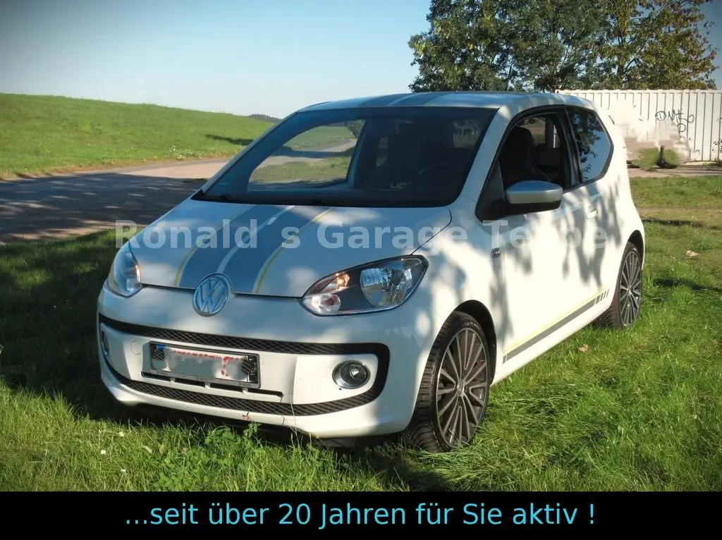 Photo 1 : Volkswagen Up! 2015 Petrol