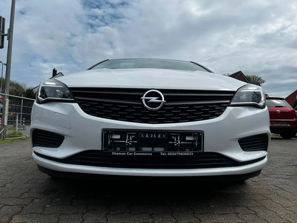 Photo 1 : Opel Astra 2016 Petrol