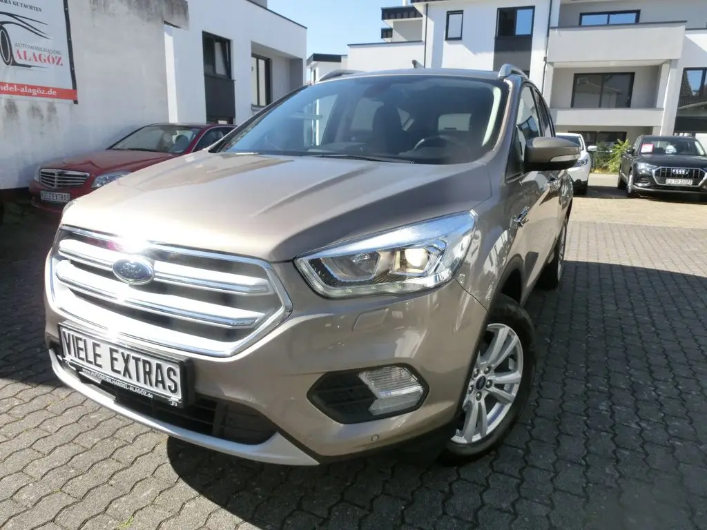 Photo 1 : Ford Kuga 2019 Petrol