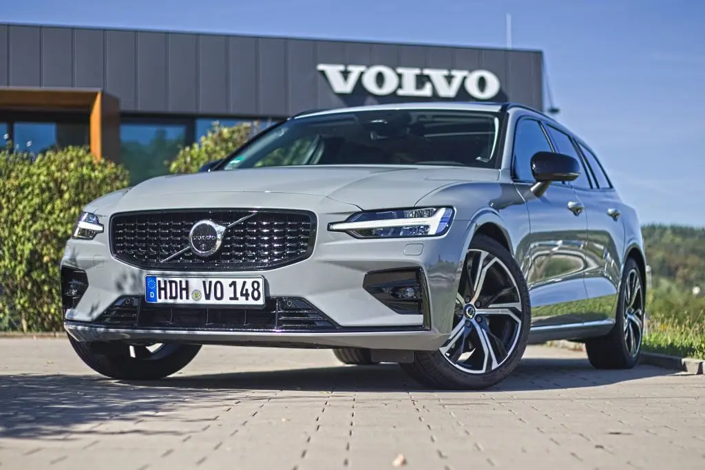 Photo 1 : Volvo V60 2023 Petrol