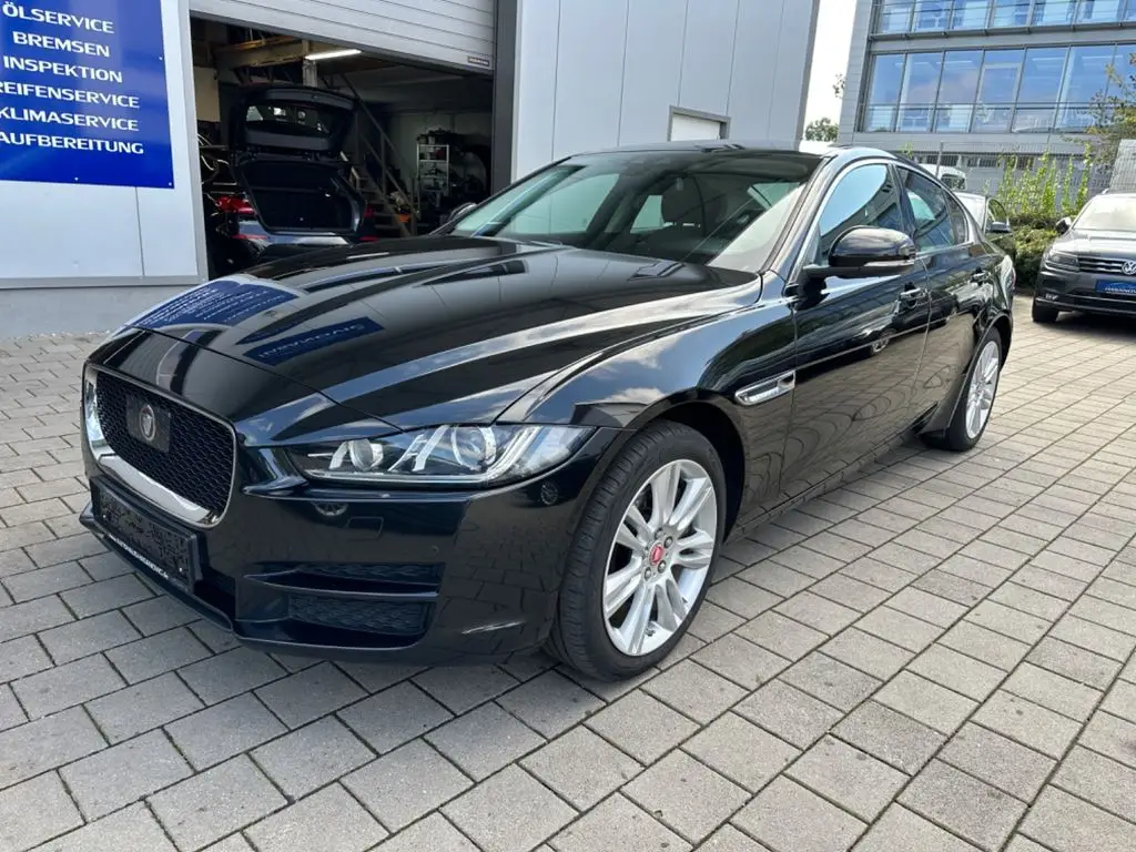 Photo 1 : Jaguar Xe 2018 Diesel