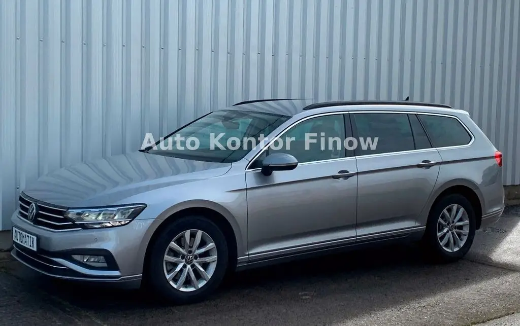 Photo 1 : Volkswagen Passat 2021 Petrol