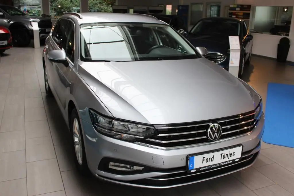 Photo 1 : Volkswagen Passat 2021 Petrol