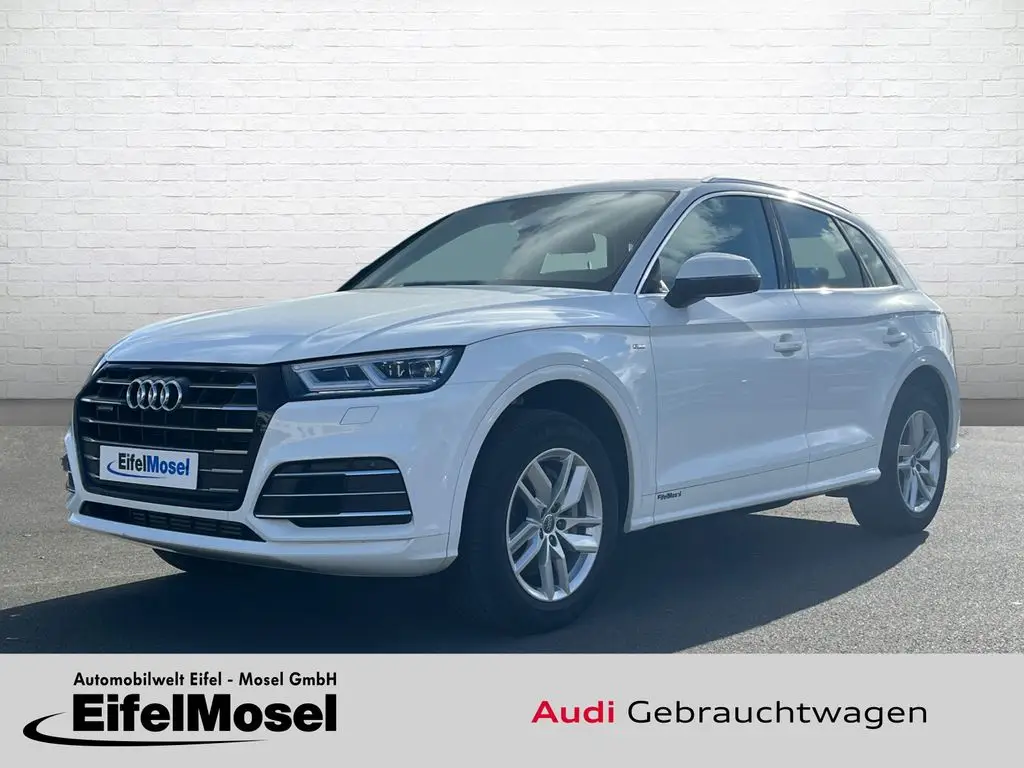 Photo 1 : Audi Q5 2020 Hybride