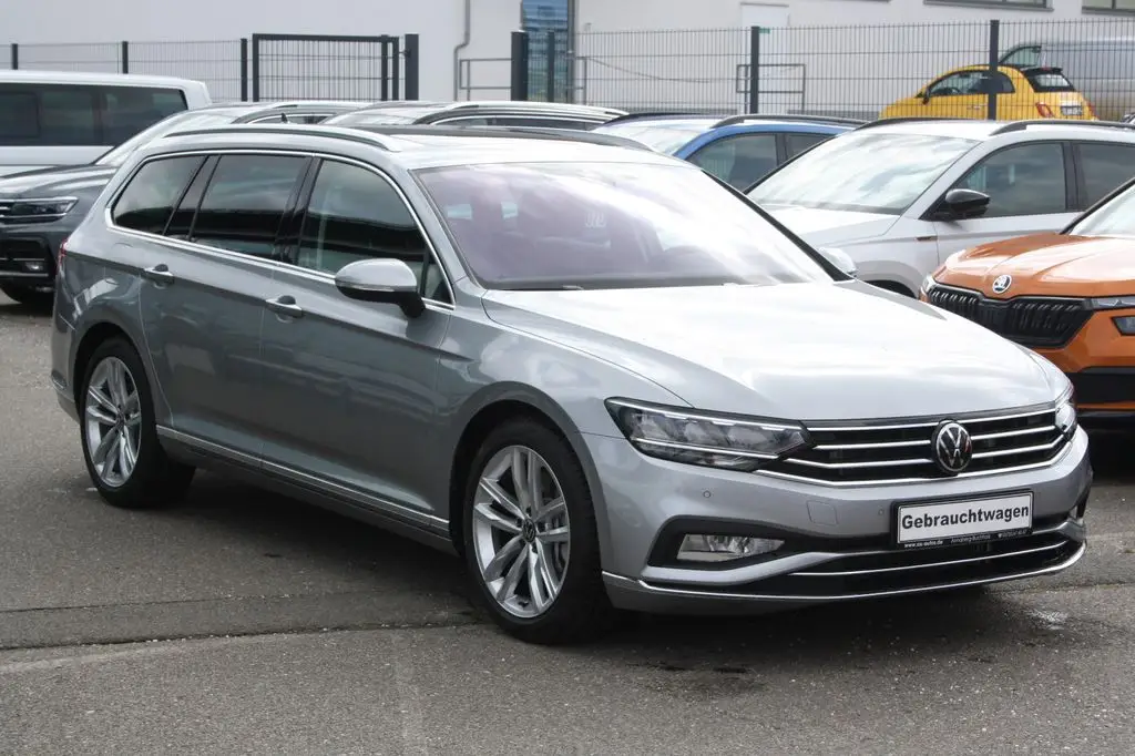 Photo 1 : Volkswagen Passat 2021 Petrol