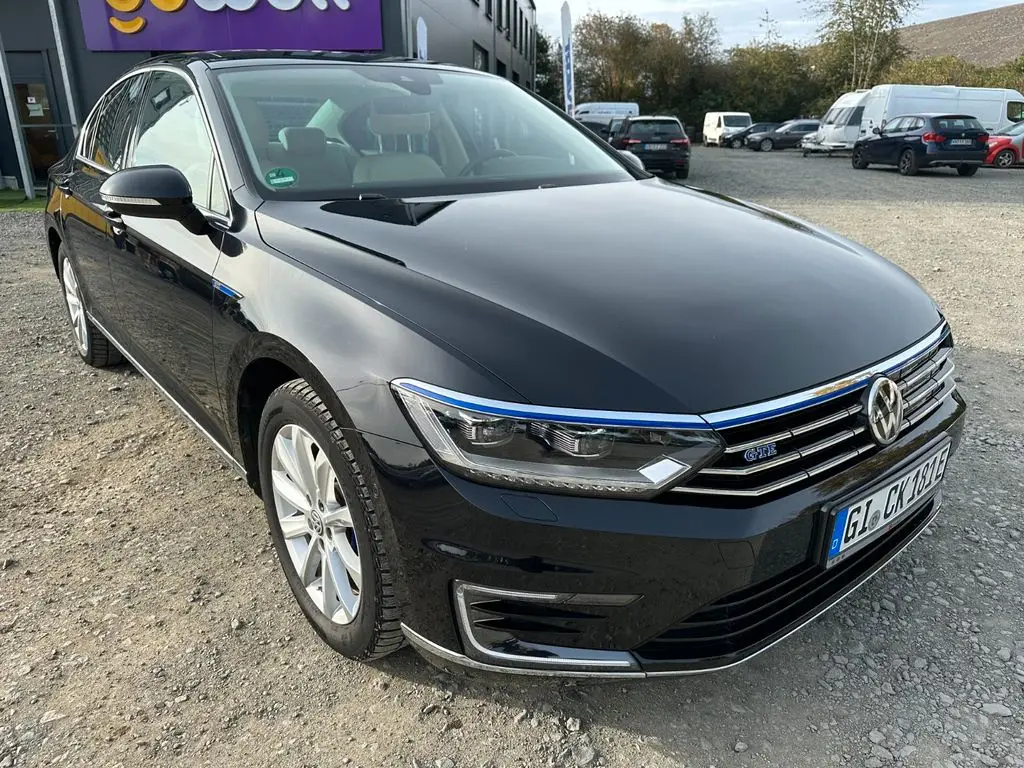 Photo 1 : Volkswagen Passat 2017 Hybride