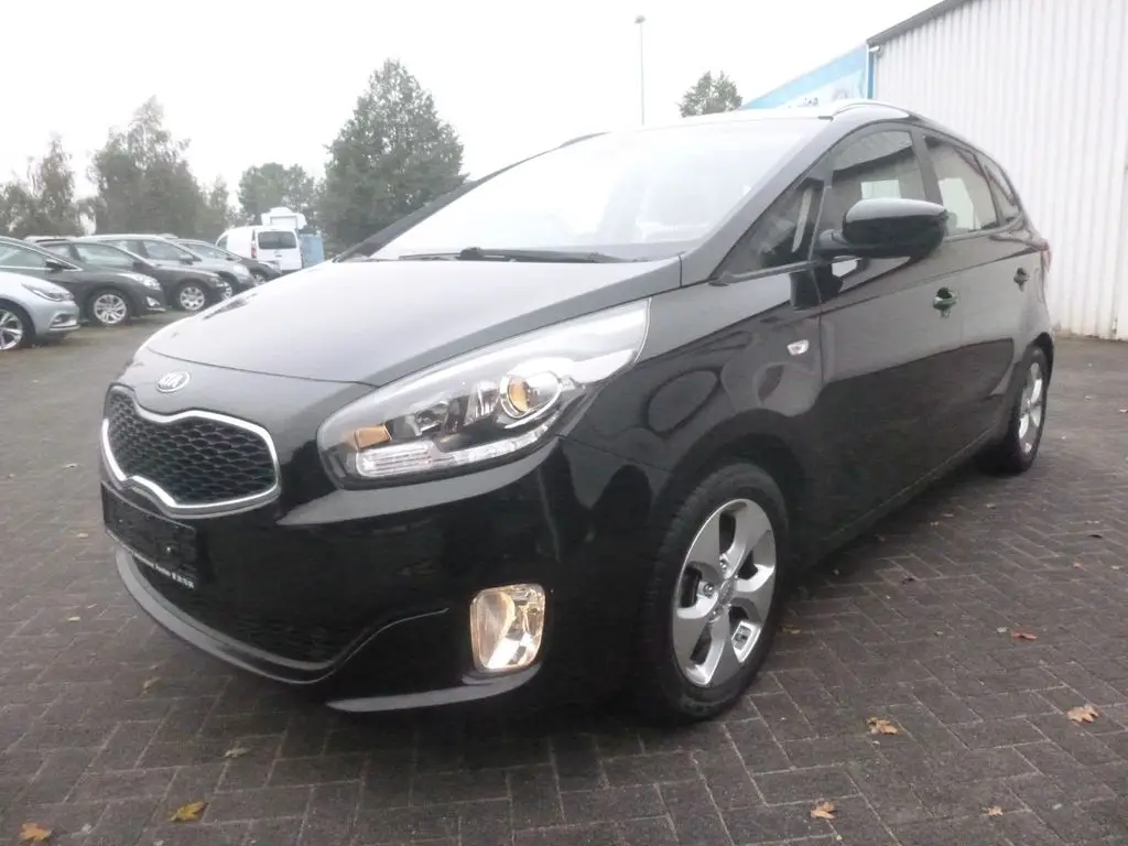 Photo 1 : Kia Carens 2015 Petrol