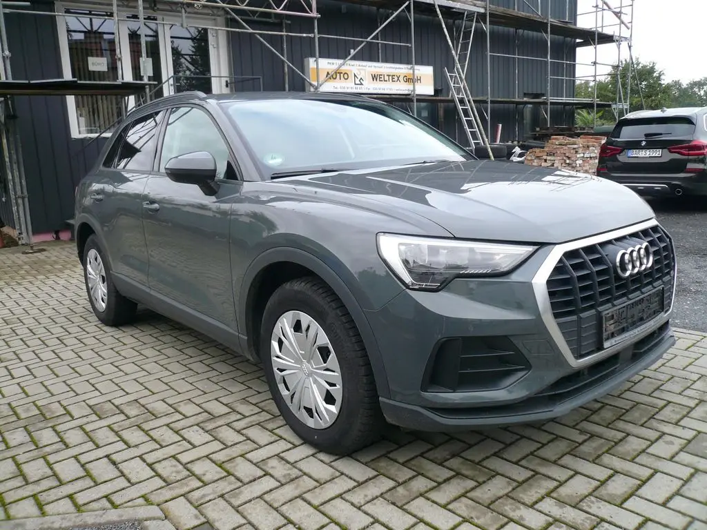 Photo 1 : Audi Q3 2019 Petrol