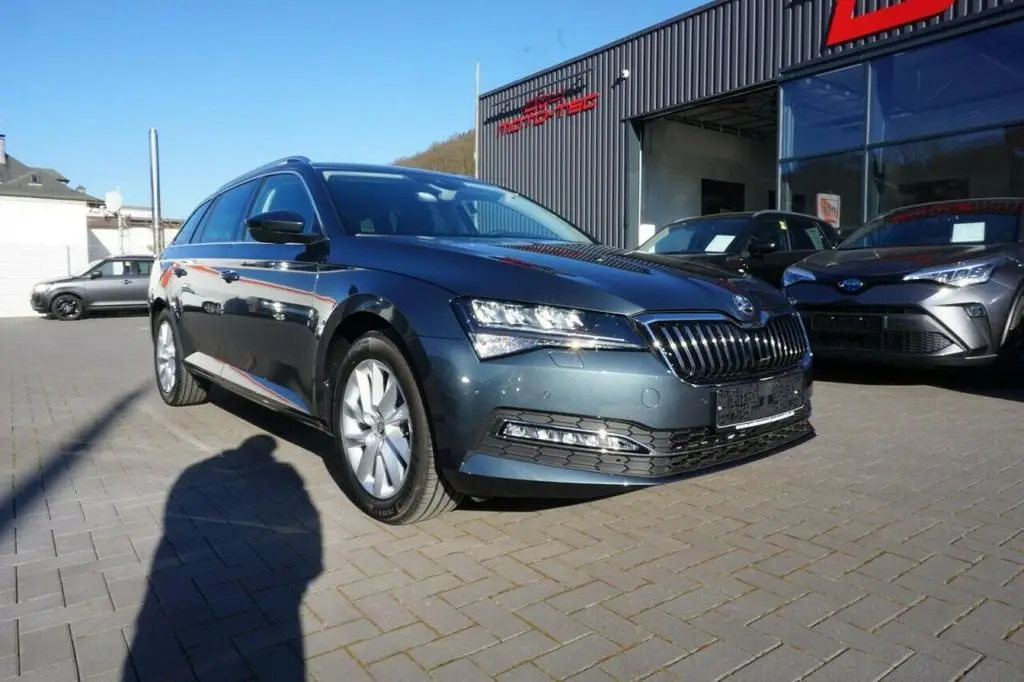 Photo 1 : Skoda Superb 2023 Petrol