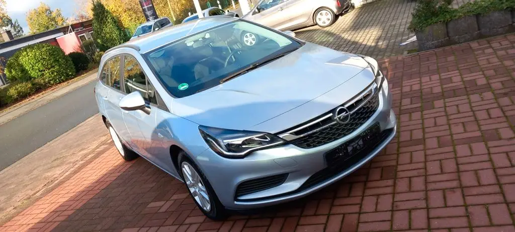 Photo 1 : Opel Astra 2018 Essence