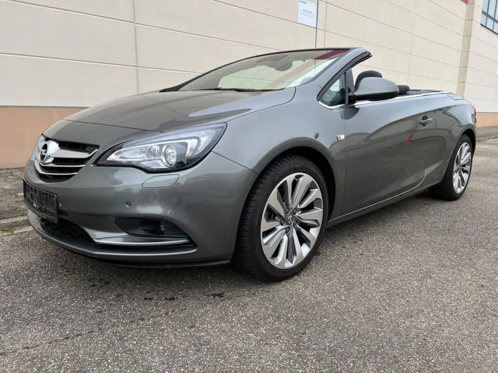 Photo 1 : Opel Cascada 2017 Petrol