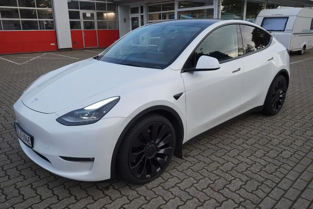 Photo 1 : Tesla Model Y 2022 Non renseigné