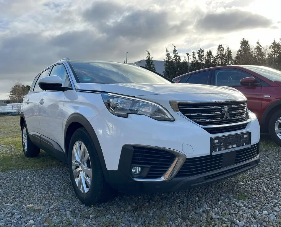 Peugeot 5008 Active 7 Sitzer AHK Kamera SHZ PDC Klima