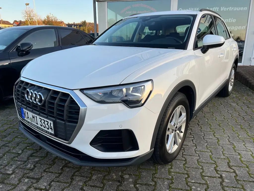 Photo 1 : Audi Q3 2022 Petrol