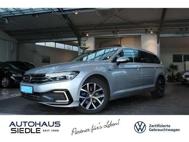 Photo 1 : Volkswagen Passat 2020 Petrol