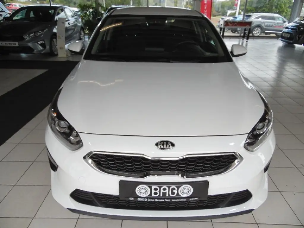 Photo 1 : Kia Ceed 2023 Essence