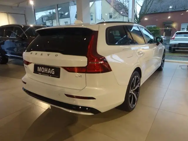 Photo 1 : Volvo V60 2024 Essence