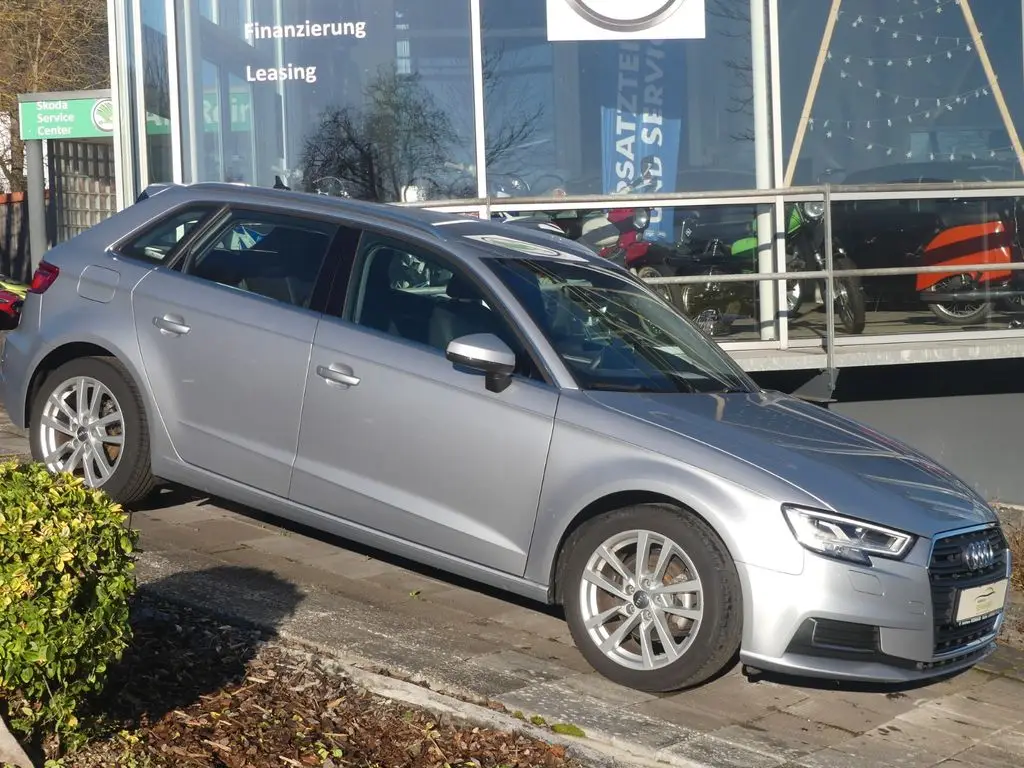 Photo 1 : Audi A3 2019 Petrol