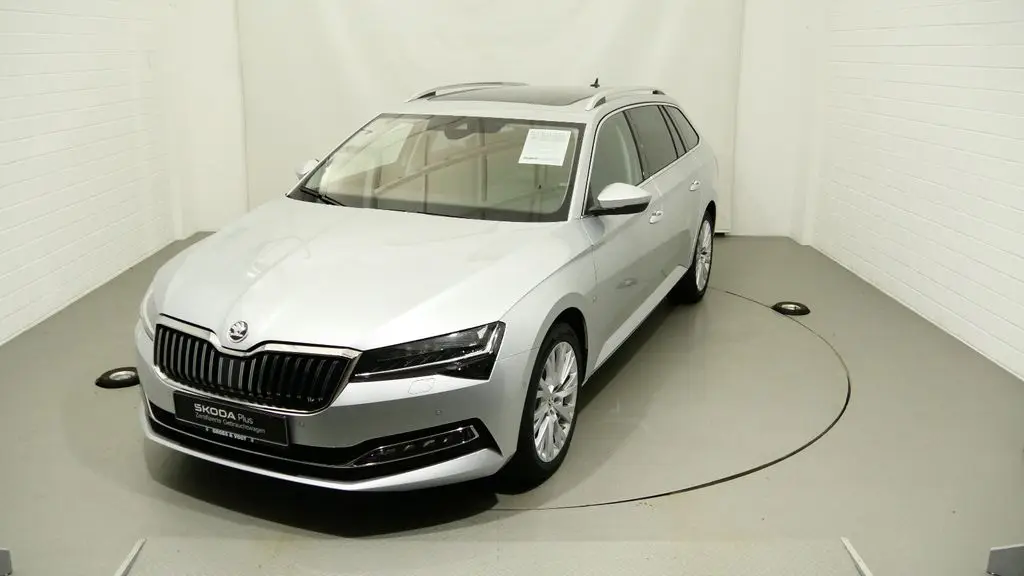 Photo 1 : Skoda Superb 2023 Petrol