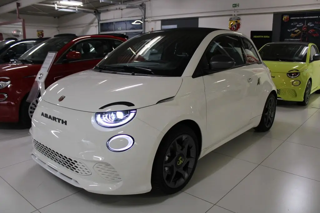 Photo 1 : Abarth 500 2024 Non renseigné