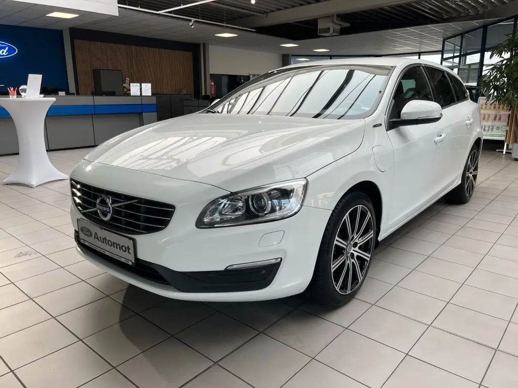 Photo 1 : Volvo V60 2018 Hybride