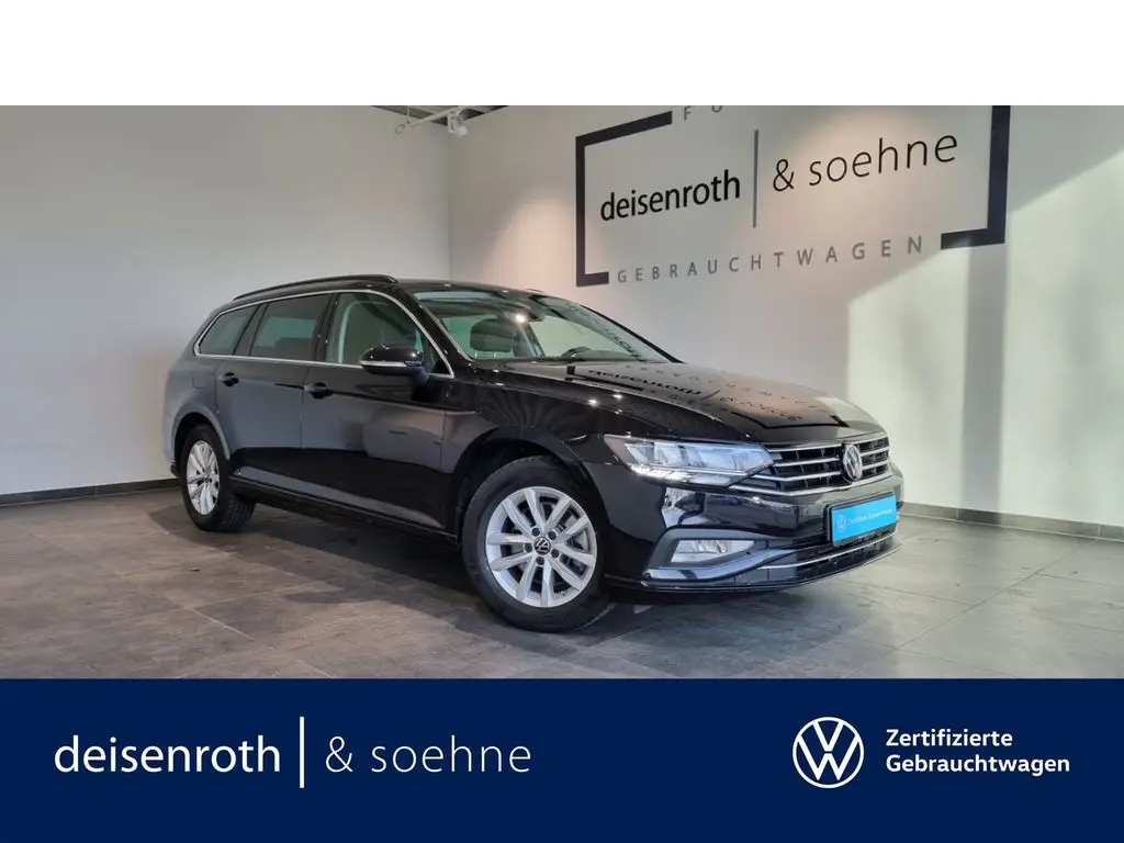 Photo 1 : Volkswagen Passat 2023 Petrol