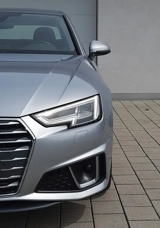 Photo 1 : Audi A4 2019 Petrol