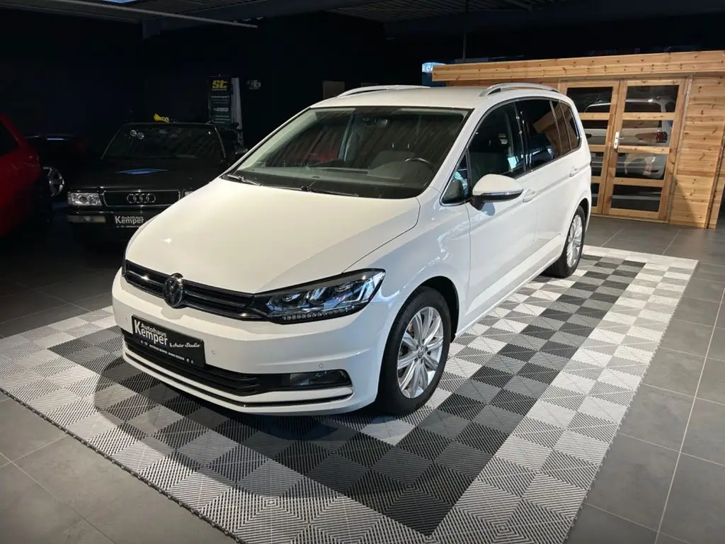 Photo 1 : Volkswagen Touran 2016 Essence