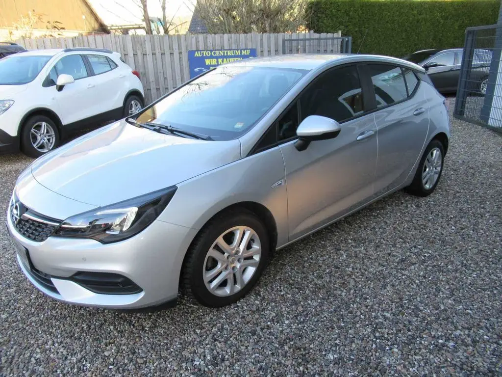 Photo 1 : Opel Astra 2020 Essence