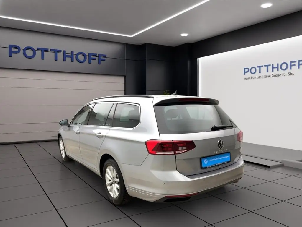 Photo 1 : Volkswagen Passat 2023 Petrol