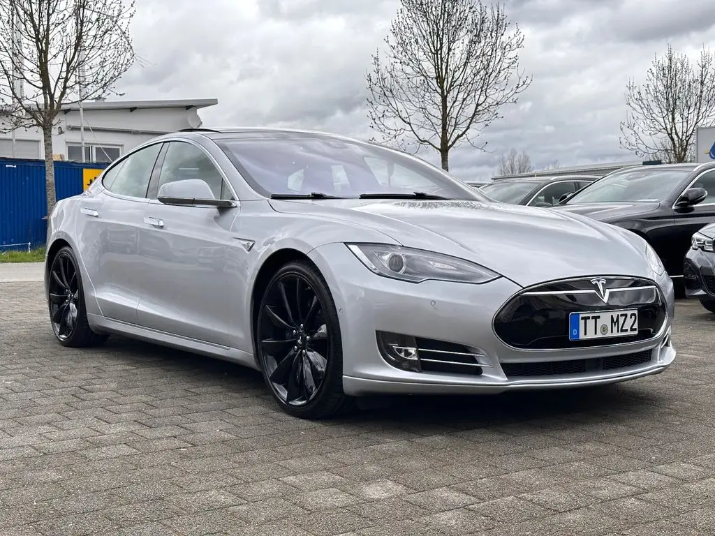 Photo 1 : Tesla Model S 2015 Non renseigné