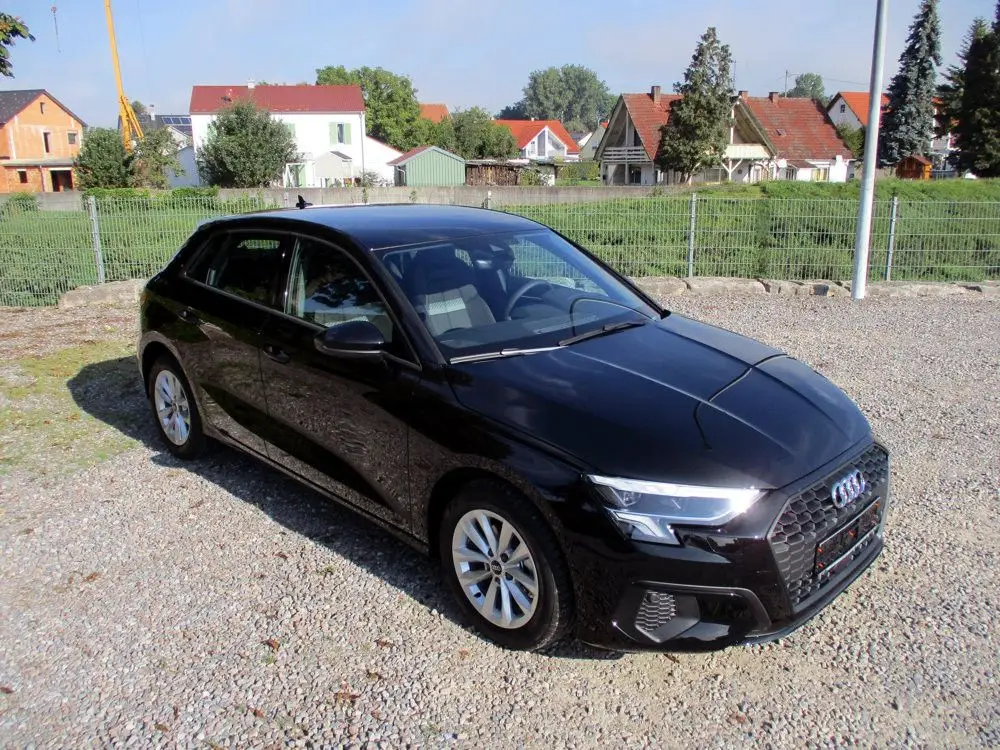 Photo 1 : Audi A3 2023 Petrol