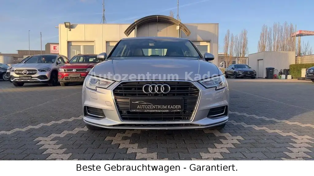 Photo 1 : Audi A3 2018 Essence