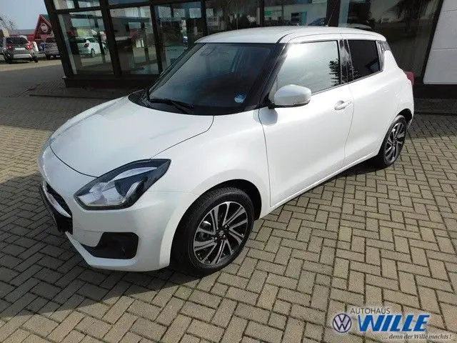 Photo 1 : Suzuki Swift 2023 Petrol