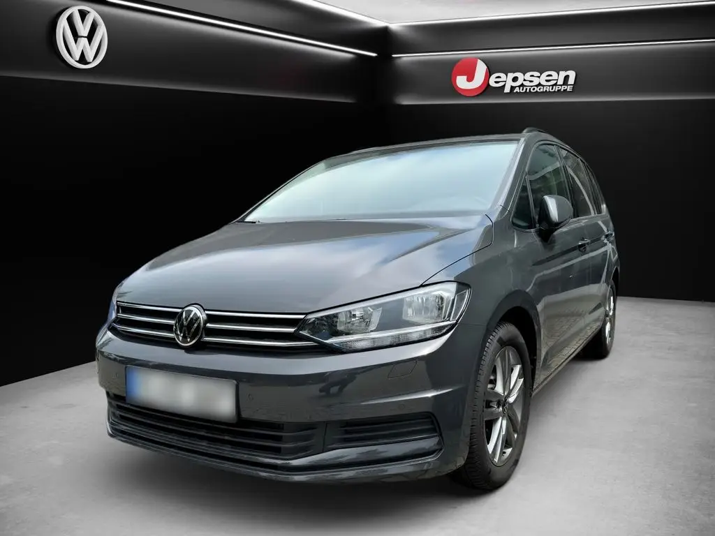 Photo 1 : Volkswagen Touran 2023 Essence