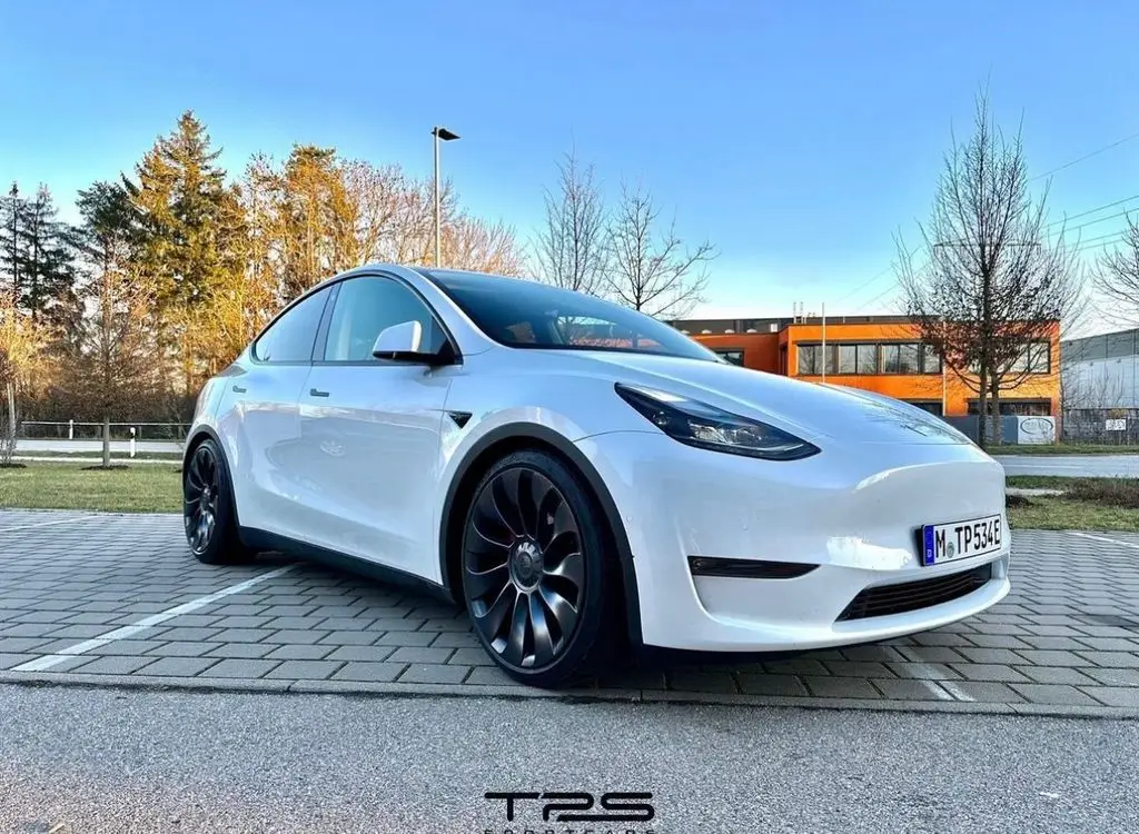 Photo 1 : Tesla Model Y 2022 Non renseigné