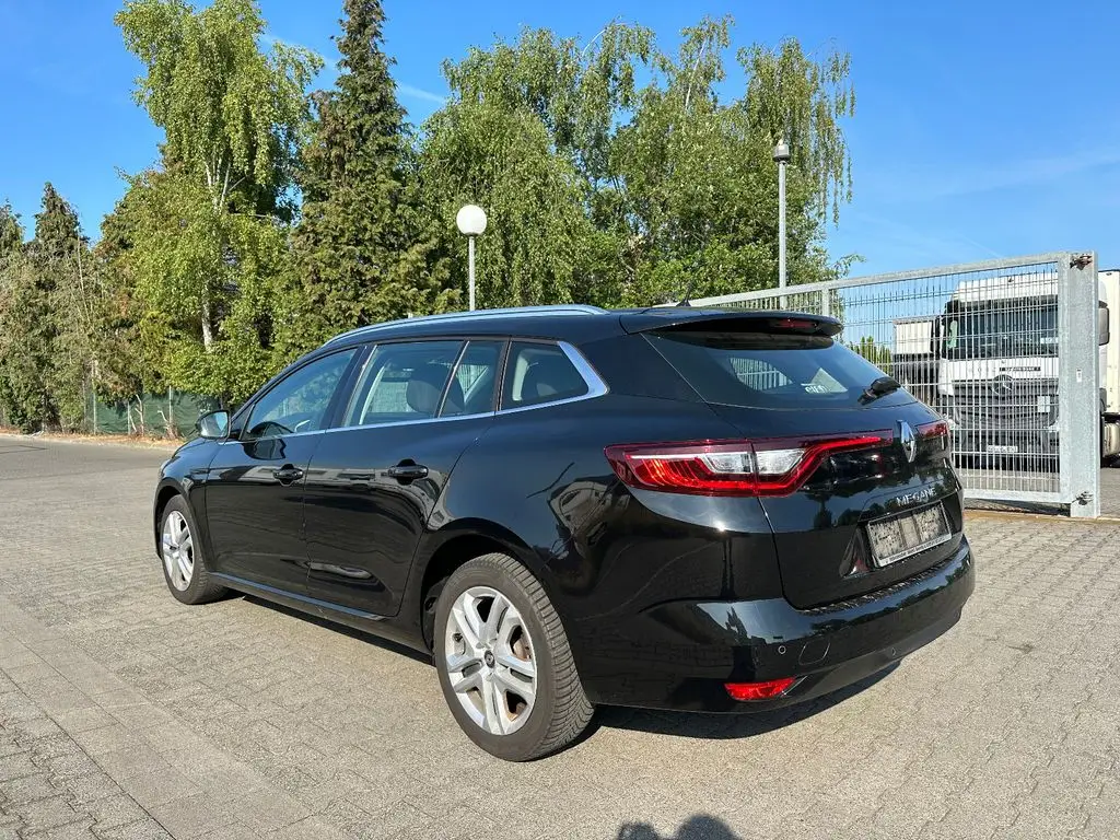 Photo 1 : Renault Megane 2017 Essence